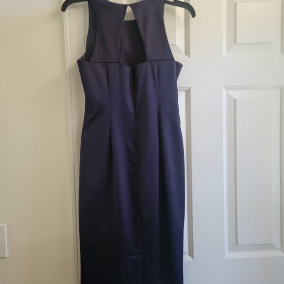 Formal dress - Picture 4 of 4
